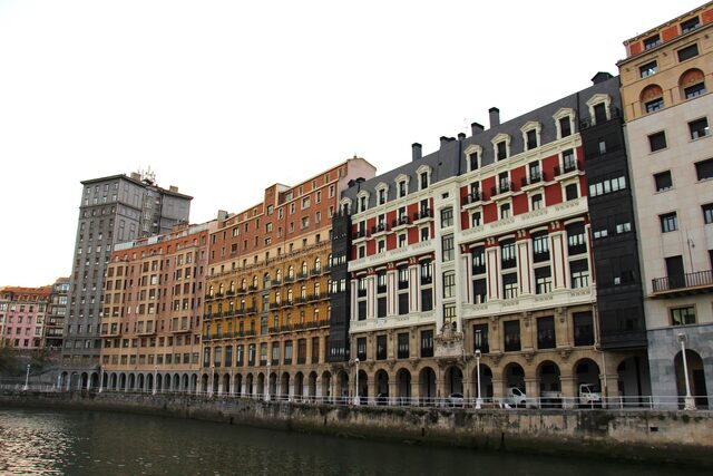 Fachadas históricas junto a la ría